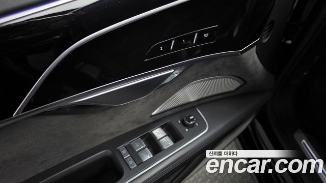 Audi A8 2021 — photo 28