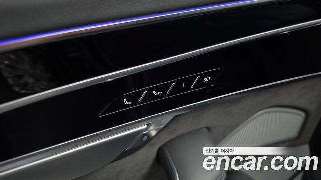 Audi A8 2021 — photo 30