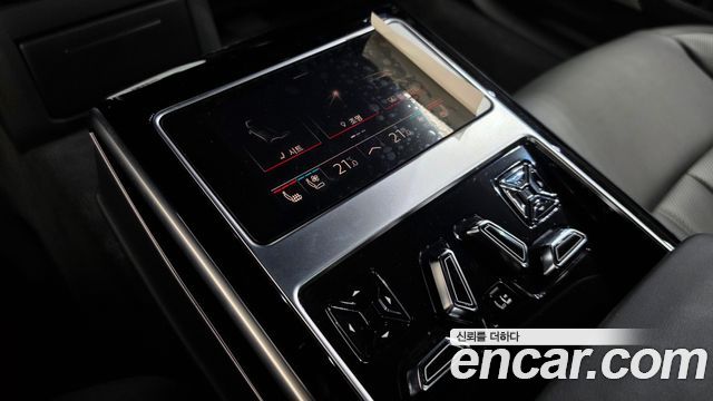 Audi A8 2021 — photo 31