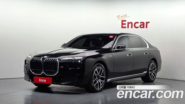 BMW 7-Series 2023 — photo 1