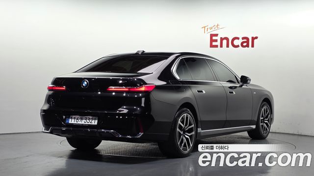 BMW 7-Series 2023 — photo 2