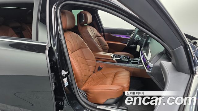 BMW 7-Series 2023 — photo 16
