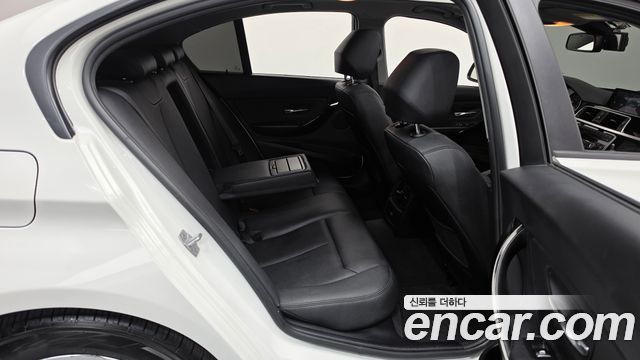 BMW 3-Series 2017 — photo 12