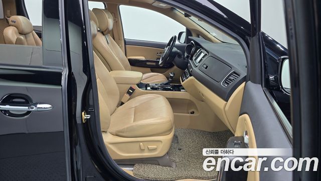 Kia Canival 2019 — photo 17