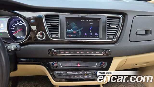 Kia Canival 2019 — photo 20