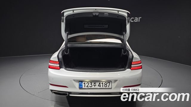 Genesis G80 2022 — photo 37
