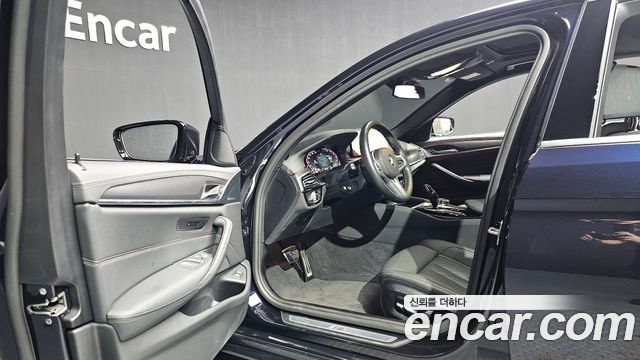 BMW 5-Series 2023 — photo 13
