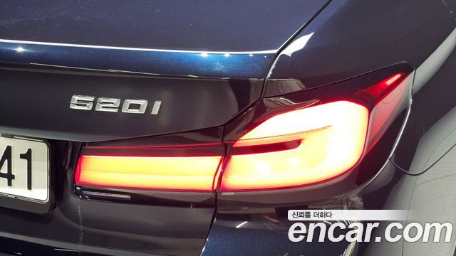 BMW 5-Series 2023 — photo 9