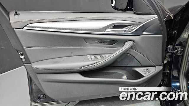 BMW 5-Series 2023 — photo 14