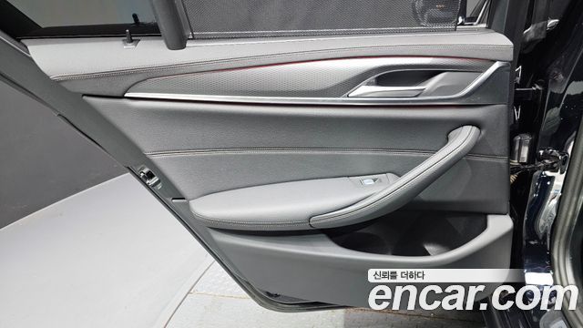 BMW 5-Series 2023 — photo 15