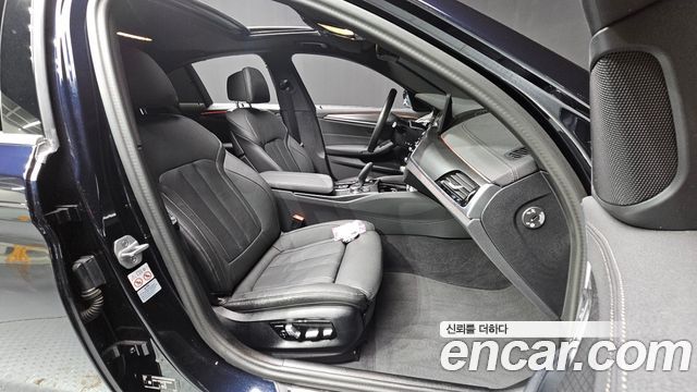 BMW 5-Series 2023 — photo 16