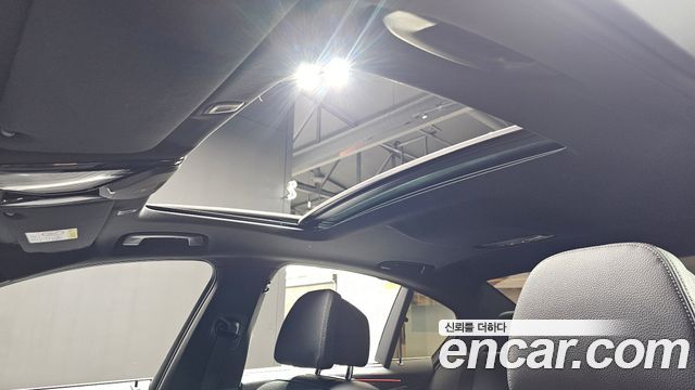 BMW 5-Series 2023 — photo 32