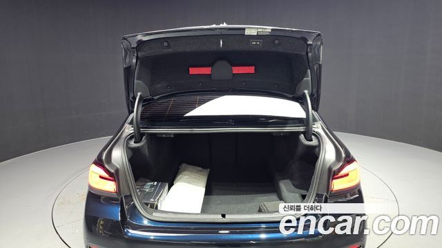 BMW 5-Series 2023 — photo 36
