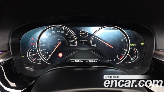 BMW 5-Series 2017 — photo 11