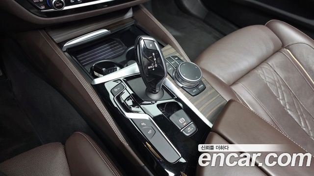 BMW 5-Series 2017 — photo 12