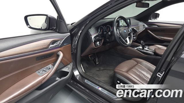BMW 5-Series 2017 — photo 13