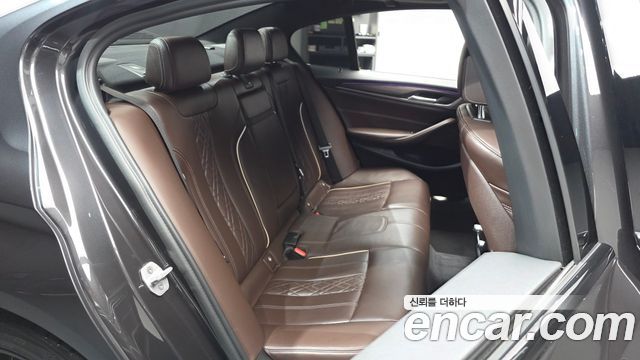 BMW 5-Series 2017 — photo 17