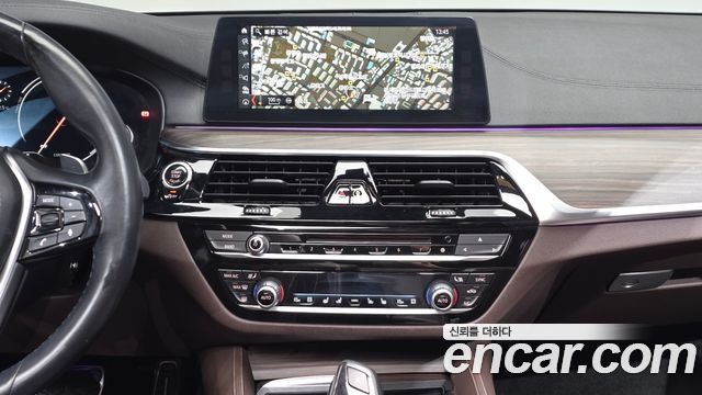 BMW 5-Series 2017 — photo 19