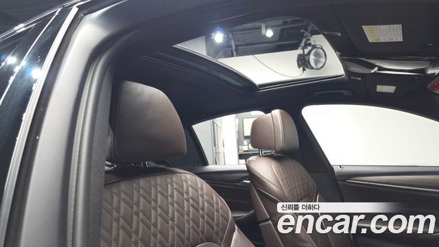 BMW 5-Series 2017 — photo 23
