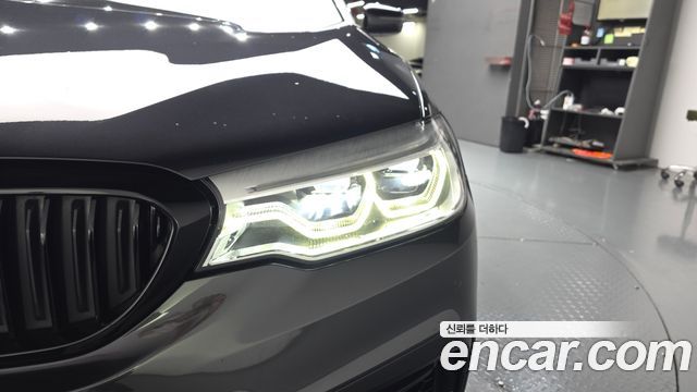 BMW 5-Series 2017 — photo 8