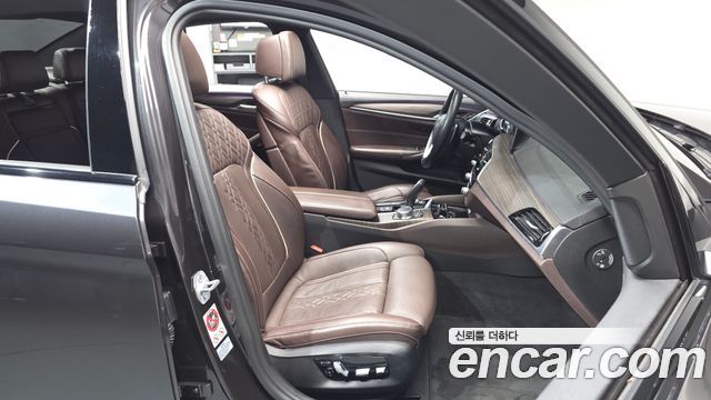 BMW 5-Series 2017 — photo 16