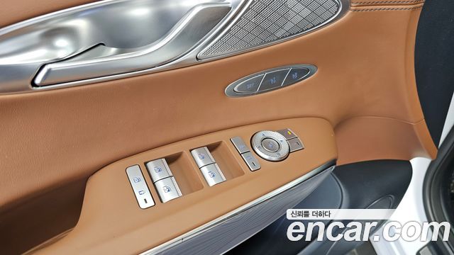 Genesis GV70 2021 — photo 30