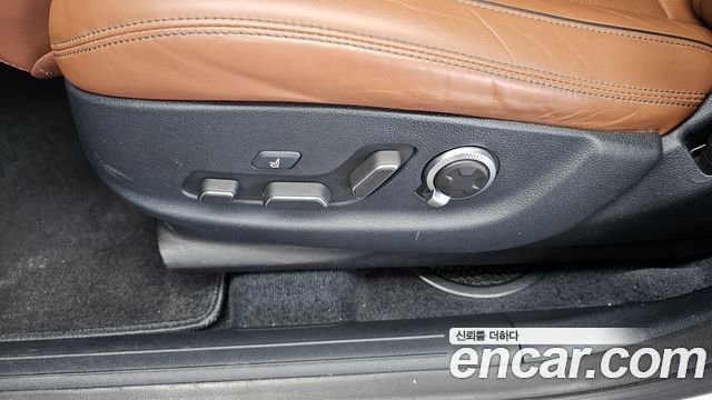 Genesis GV70 2021 — photo 31