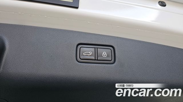 Genesis GV70 2021 — photo 32