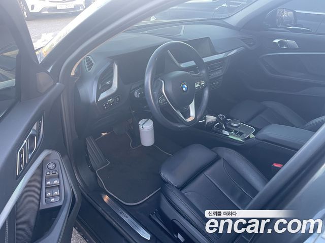 BMW 1-Series 2021 — photo 11