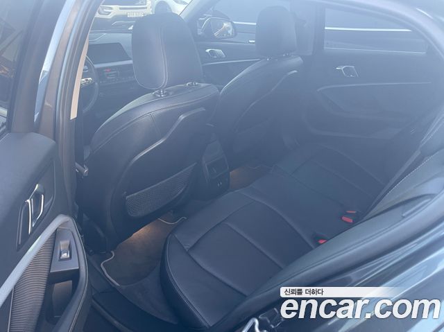 BMW 1-Series 2021 — photo 13