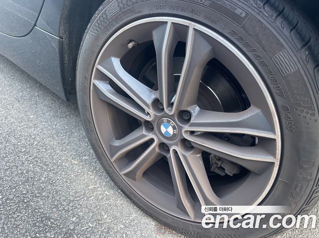 BMW 1-Series 2021 — photo 16