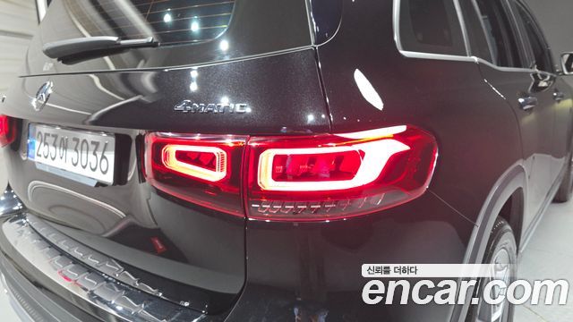 Mercedes-Benz GLB-Class 2020 — photo 9