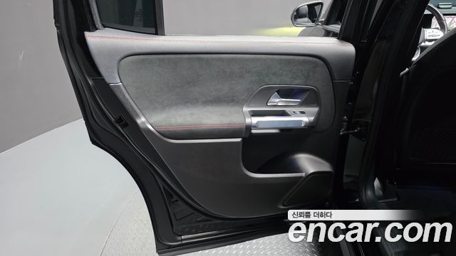 Mercedes-Benz GLB-Class 2020 — photo 15