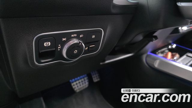 Mercedes-Benz GLB-Class 2020 — photo 27