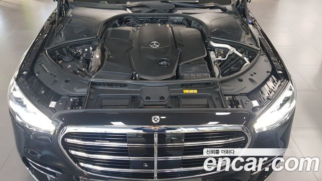 Mercedes-Benz S-Class 2023 — photo 6