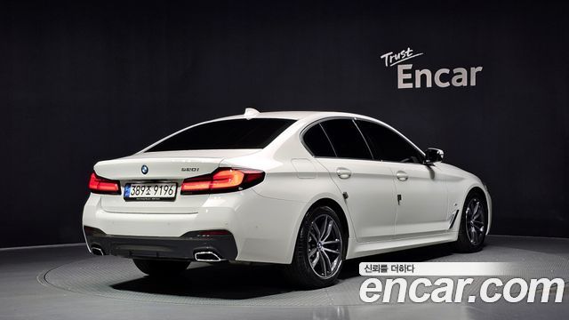 BMW 5-Series 2022 — photo 2