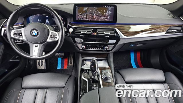 BMW 5-Series 2022 — photo 10