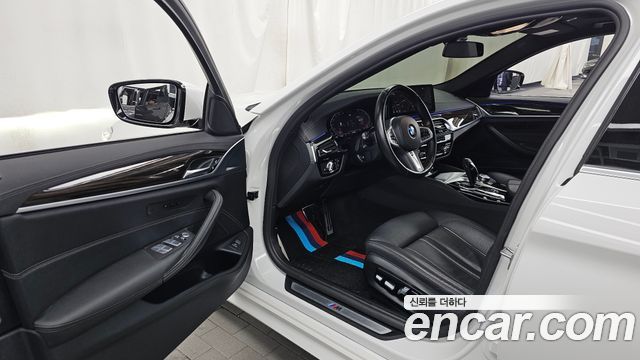 BMW 5-Series 2022 — photo 13