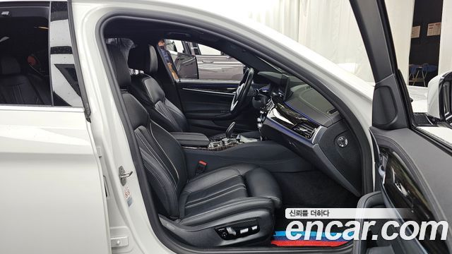 BMW 5-Series 2022 — photo 17
