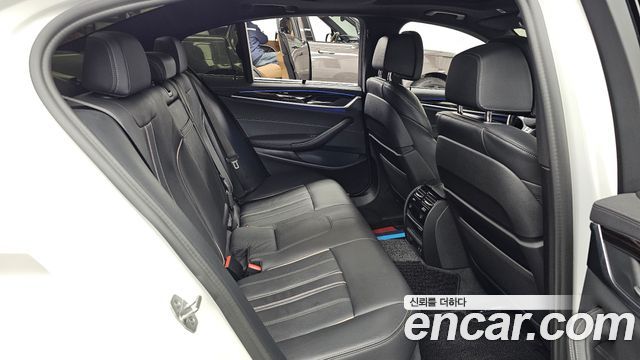 BMW 5-Series 2022 — photo 18