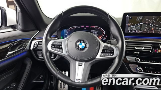 BMW 5-Series 2022 — photo 19