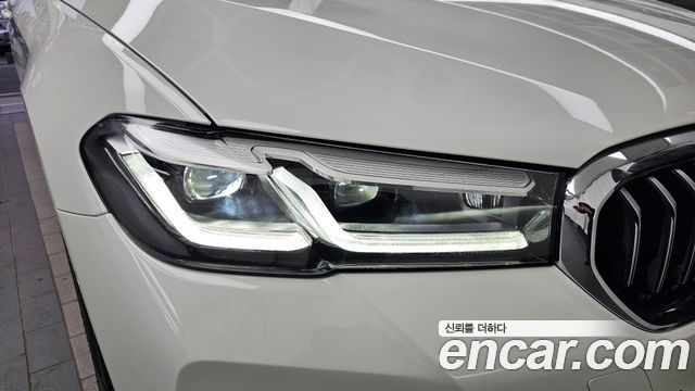 BMW 5-Series 2022 — photo 8