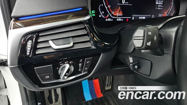 BMW 5-Series 2022 — photo 27