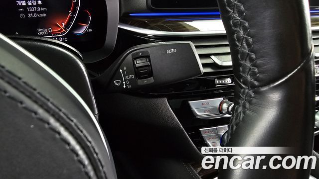 BMW 5-Series 2022 — photo 28