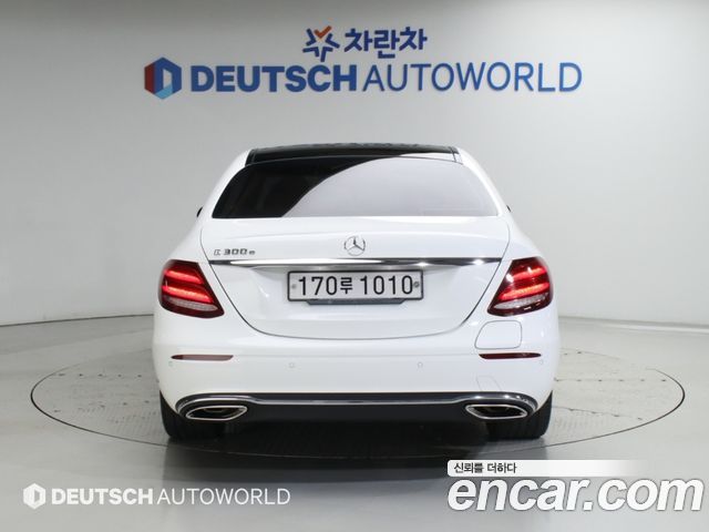 Mercedes-Benz E-Class 2019 — photo 4