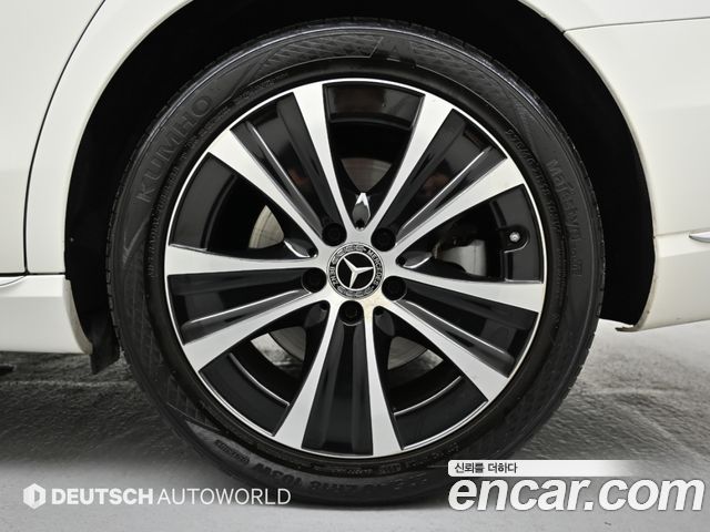 Mercedes-Benz E-Class 2019 — photo 5