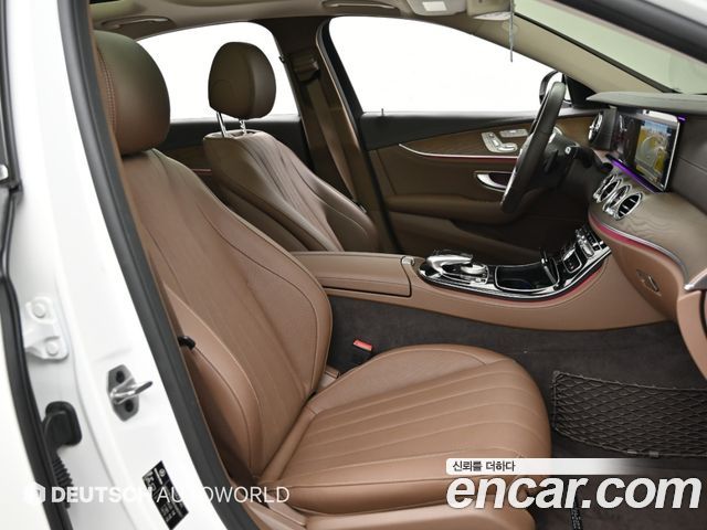 Mercedes-Benz E-Class 2019 — photo 10