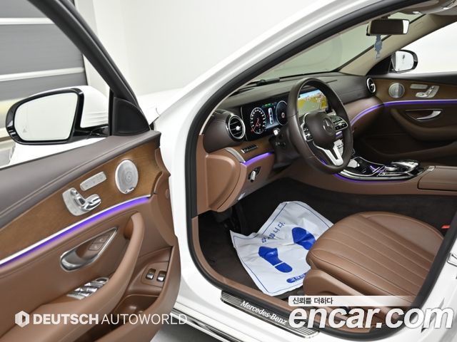 Mercedes-Benz E-Class 2019 — photo 11