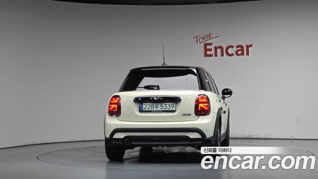 Mini Cooper 2023 — photo 4