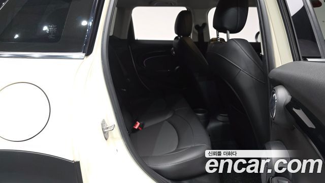 Mini Cooper 2023 — photo 17